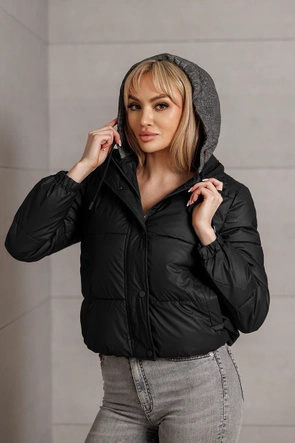 Czarna kurtka na zimę z dzianinowym kapturem