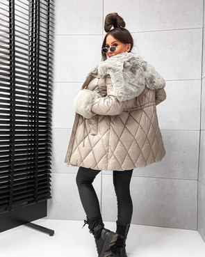 Pikowana kurtka zimowa beż z futrzanym wykończeniem