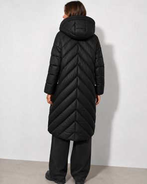 Pikowana czarna kurtka zimowa oversize