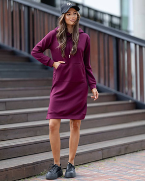 Bordowa sukienka basic przed kolano