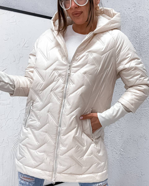 Przejściowa pikowana kurtka dzianinowymi ściągaczami ecru