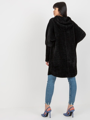 Elegancka czarna narzutka typu alpaka poniżej bioder