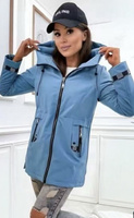 Lekko ocieplana niebieska damska kurtka z kapturem i ozdobnymi wstawkami