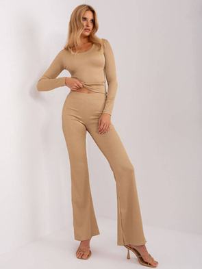 Uniwersalny beżowy komplet bluzka i spodnie