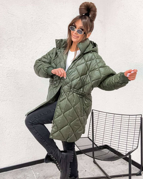 Luźna, pikowana kurtka z nieodpinanym kapturem khaki