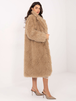 Futrzany jasnobeżowy płaszcz na zatrzaski