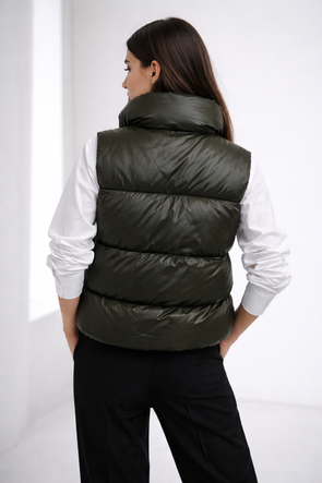 Krótka kamizelka khaki typu puffer