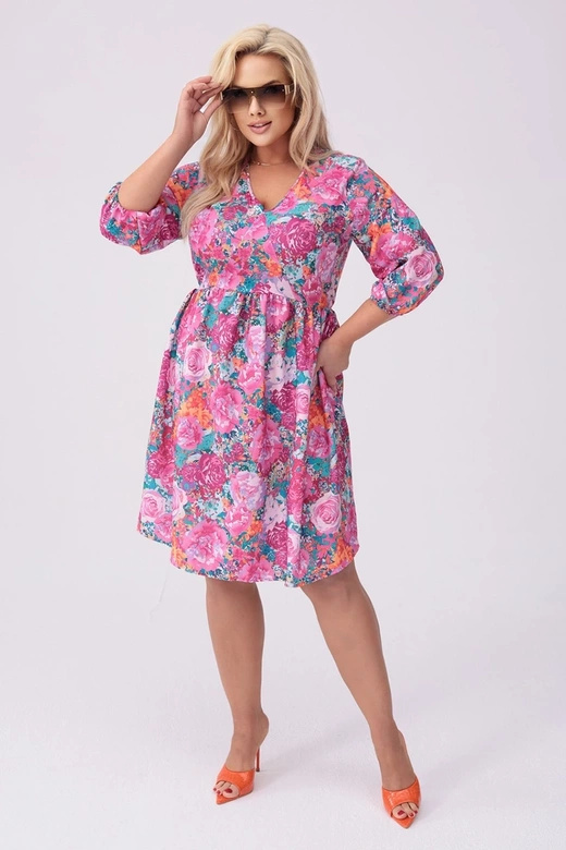 Sukienka plus size w kwiaty fuksja