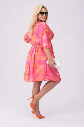 Sukienka plus size w kwiaty różowo-pomarańczowa