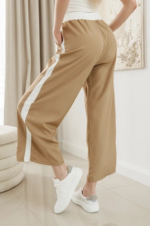 Karmelowe spodnie damskie z szerokimi nogawkami
