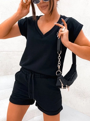 Czarny komplet t-shirt z podwijanymi rękawami i szorty