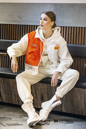 Damska kurtka wiatrówka biało/pomarańczowa (ag3-010)