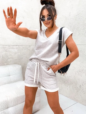 Komplet t-shirt z podwijanymi rękawami i szorty beżowy melanż