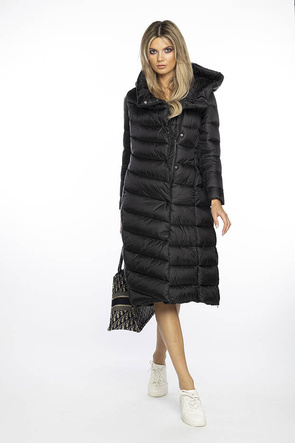Czarna pikowana kurtka zimowa z kapturem