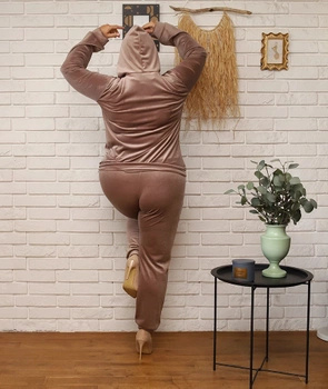 Zestaw plus size bluza + spodnie dresowe welur beżowy