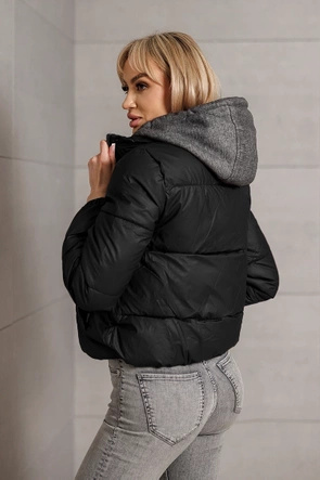 Czarna kurtka na zimę z dzianinowym kapturem