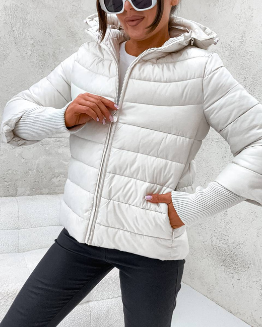 Krótka kurtka ecru z asymetrycznym dołem