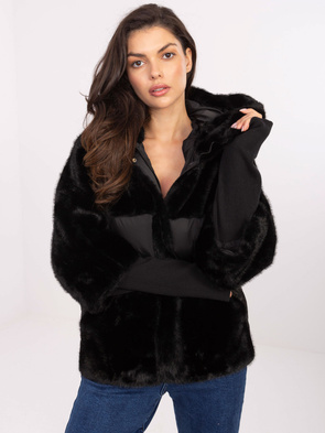 Czarna kurtka futerko z kapturem