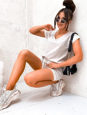 Komplet t-shirt z podwijanymi rękawami i szorty beżowy melanż