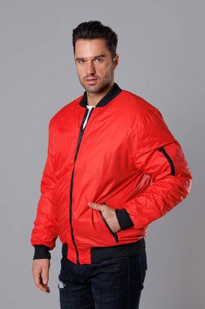 Czerwona męska kurtka typu bomber