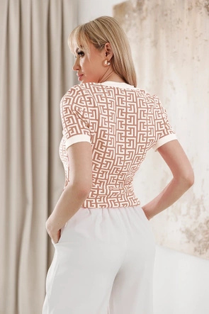 Dzianinowa bluzka ze złotymi guzikami beżowa