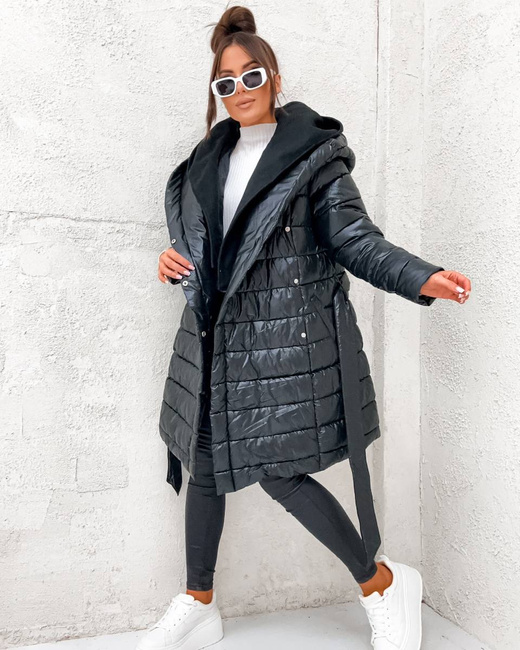 Zimowa pikowana kurtka z paskiem czarna