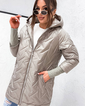 Przejściowa pikowana kurtka dzianinowymi ściągaczami beż