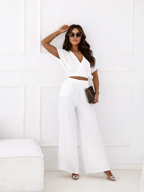 Elegancki komplet krótki top i spodnie z wysokim stanem złamana biel