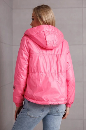 Krótka kurtka ze złotymi elementami różowa