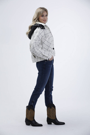 Krótka koszulowa kurtka w kratę w kolorze ecru