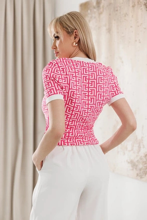 Dzianinowa bluzka ze złotymi guzikami fuksja