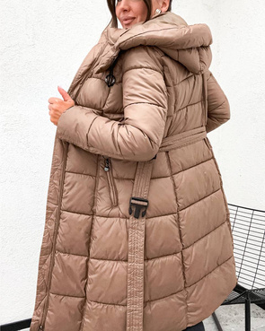 Taliowana zimowa kurtka z kapturem brąz