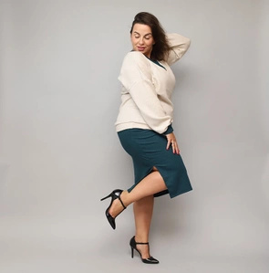 Dopasowana sukienka z bluzą plus size beż-zielony