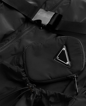 Czarna kurtka z belt bag