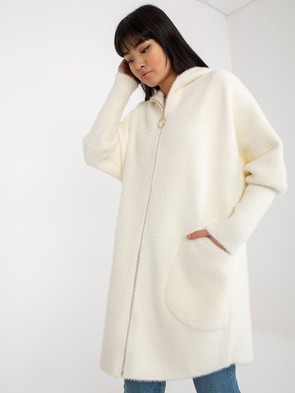 Elegancka ecru narzutka typu alpaka poniżej bioder