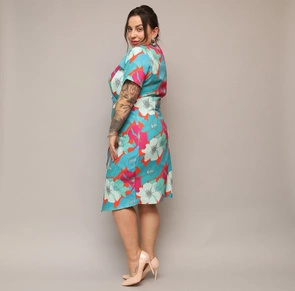 Sukienka plus size z kopertowym dekoltem zielony-pomarańczowy kwiaty