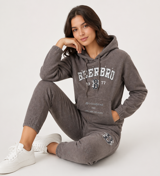 Brązowy komplet dresowy damski – bluza z kapturem + spodnie 7/8