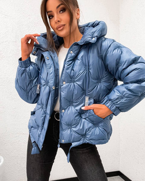 Luźna niebieska kurtka z obniżonymi ramionami