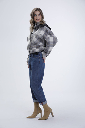 Krótka koszulowa kurtka w kratę w kolorze szaro/ecru