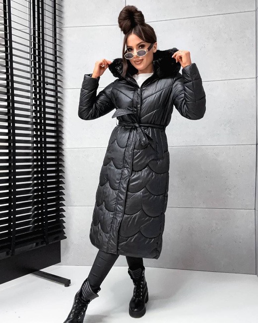 Długi, pikowany damski płaszcz z paskiem czarny