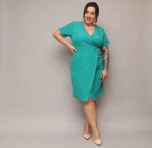 Morska sukienka plus size z kopertowym dekoltem