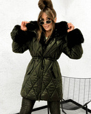 Pikowana kurtka zimowa khaki z futrzanym wykończeniem