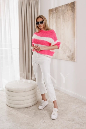 Sweter w biało-neonowo różowe paski