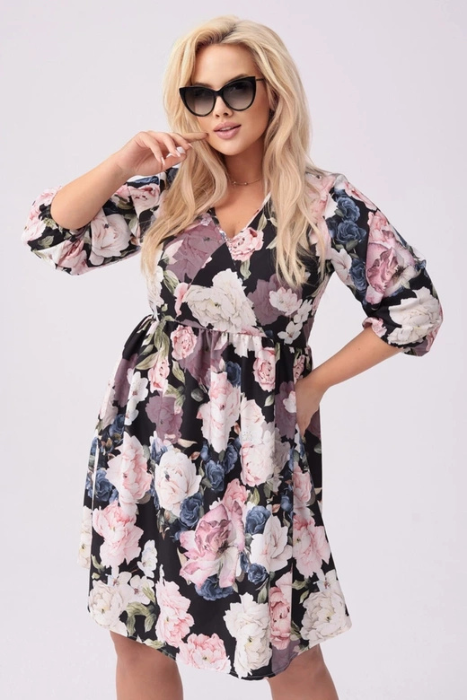 Sukienka plus size w kwiaty czarna