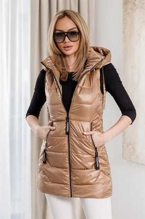 Karmelowy bezrękawnik z odpinanym kapturem