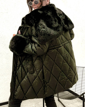 Pikowana kurtka zimowa khaki z futrzanym wykończeniem