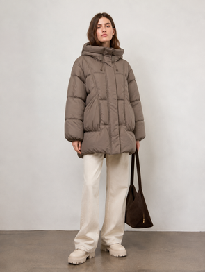 Puchowa jasnobrązowa kurtka damska oversize typu puffer