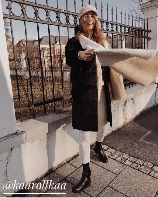 Zimowa sztruksowa kurtka damska z kapturem granatowa (7763)