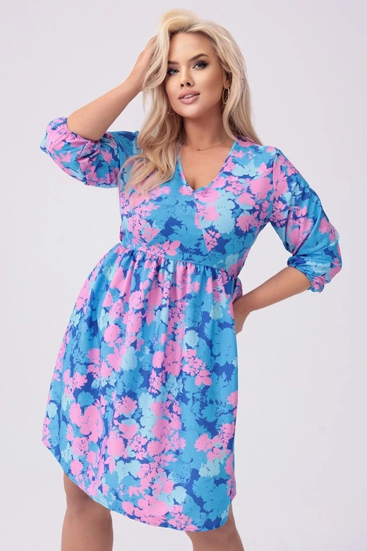 Sukienka plus size w kwiaty niebieska