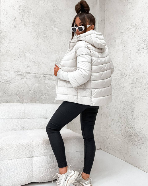 Krótka kurtka ecru z asymetrycznym dołem